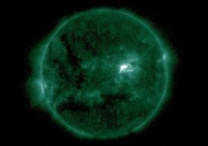 ️ Forte erupção solar ocorre próxima ao centro do disco solar item-thumbnail