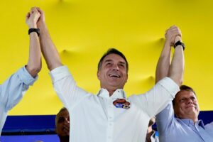 Republicanos declara apoio a Flávio Bolsonaro no 2º turno item-thumbnail