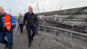 Prefeito de Kyiv divulga fotos de danos à ponte Pivdennyi após ataque com míssil russo item-thumbnail