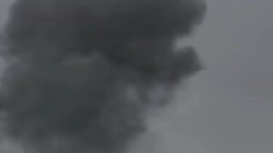 Ataque de drone russo em Kharkiv: último andar de um prédio residencial atingido, uma pessoa ferida item-thumbnail