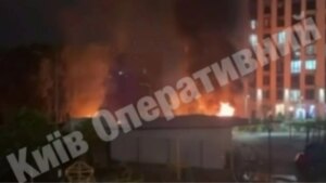 Drone russo atinge bloco de apartamentos em Kyiv: relatos de feridos item-thumbnail