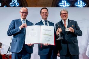 Merz entregou a Rutte um prêmio pela contribuição da OTAN para a “manutenção da paz” item-thumbnail