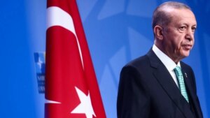 Presidente turco liga para Putin para discutir segurança marítima e negociações de paz no Mar Negro item-thumbnail