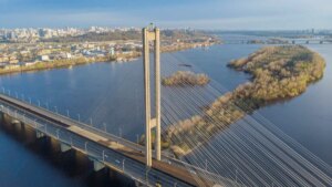 Travessias de pontões e túnel sob o rio Dnipro planejados em Kiev para proteção contra ataques de pontes item-thumbnail