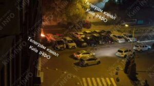 Destroços de drones russos caem sobre carros em Kyiv: incêndio começa item-thumbnail