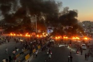 — Síria enfrenta maior onda de protestos desde queda de Assad item-thumbnail