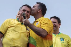 ️ Moraes autoriza retomada de visitas de Flávio a Bolsonaro sob regras item-thumbnail